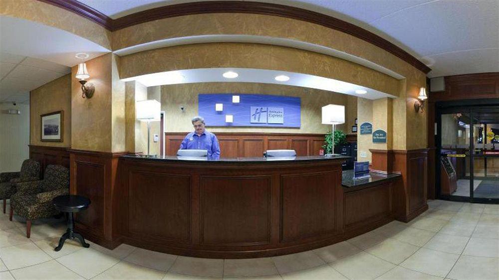 Holiday Inn Express Pittsburgh-Bridgeville By Ihg Exterior photo