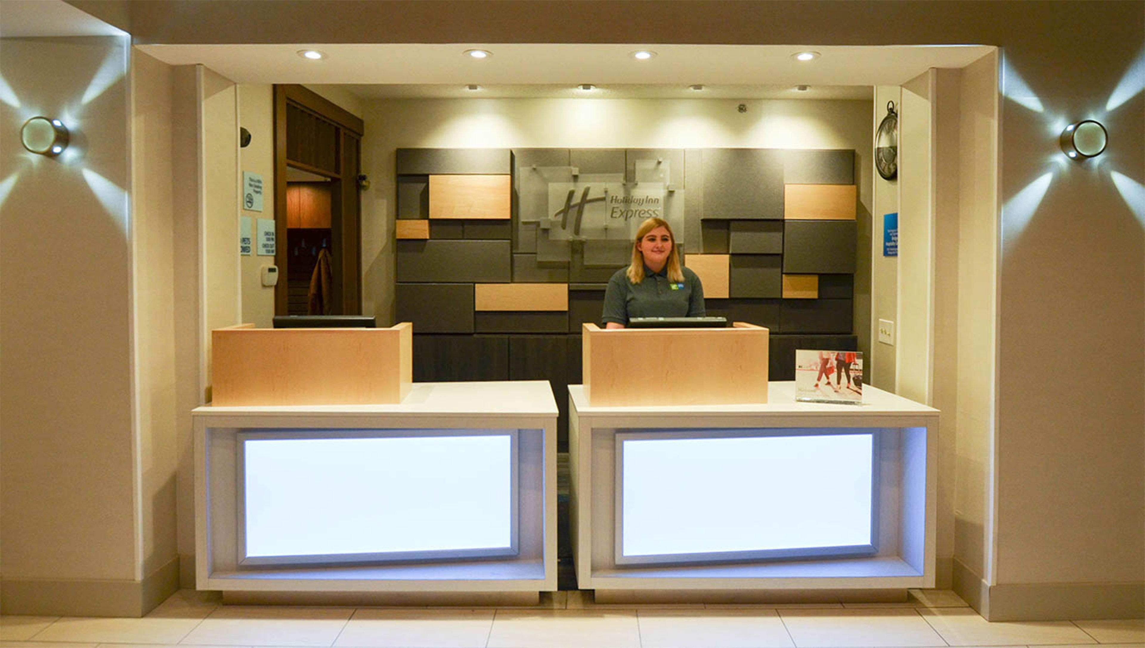 Holiday Inn Express Pittsburgh-Bridgeville By Ihg Exterior photo