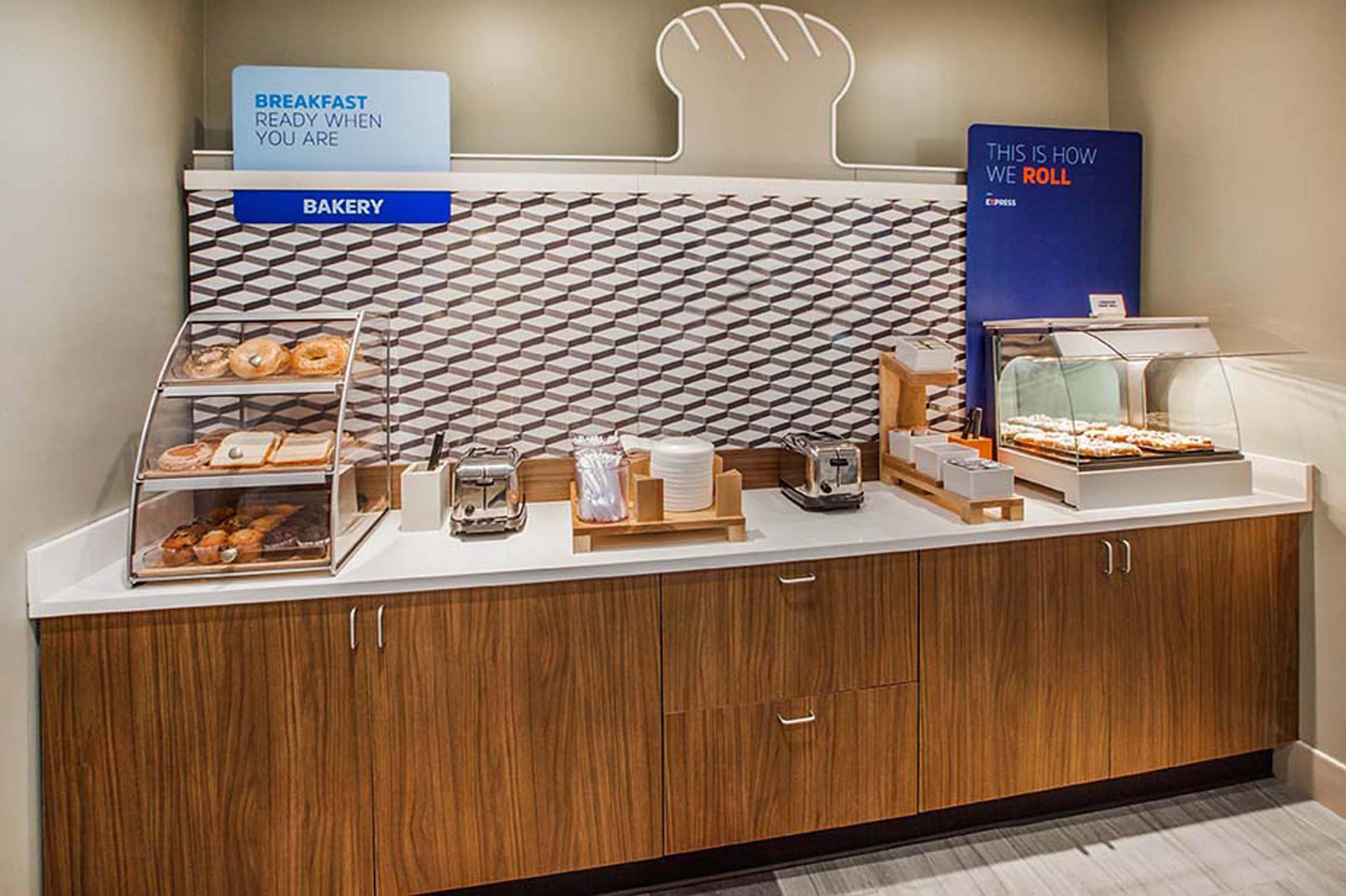 Holiday Inn Express Pittsburgh-Bridgeville By Ihg Exterior photo