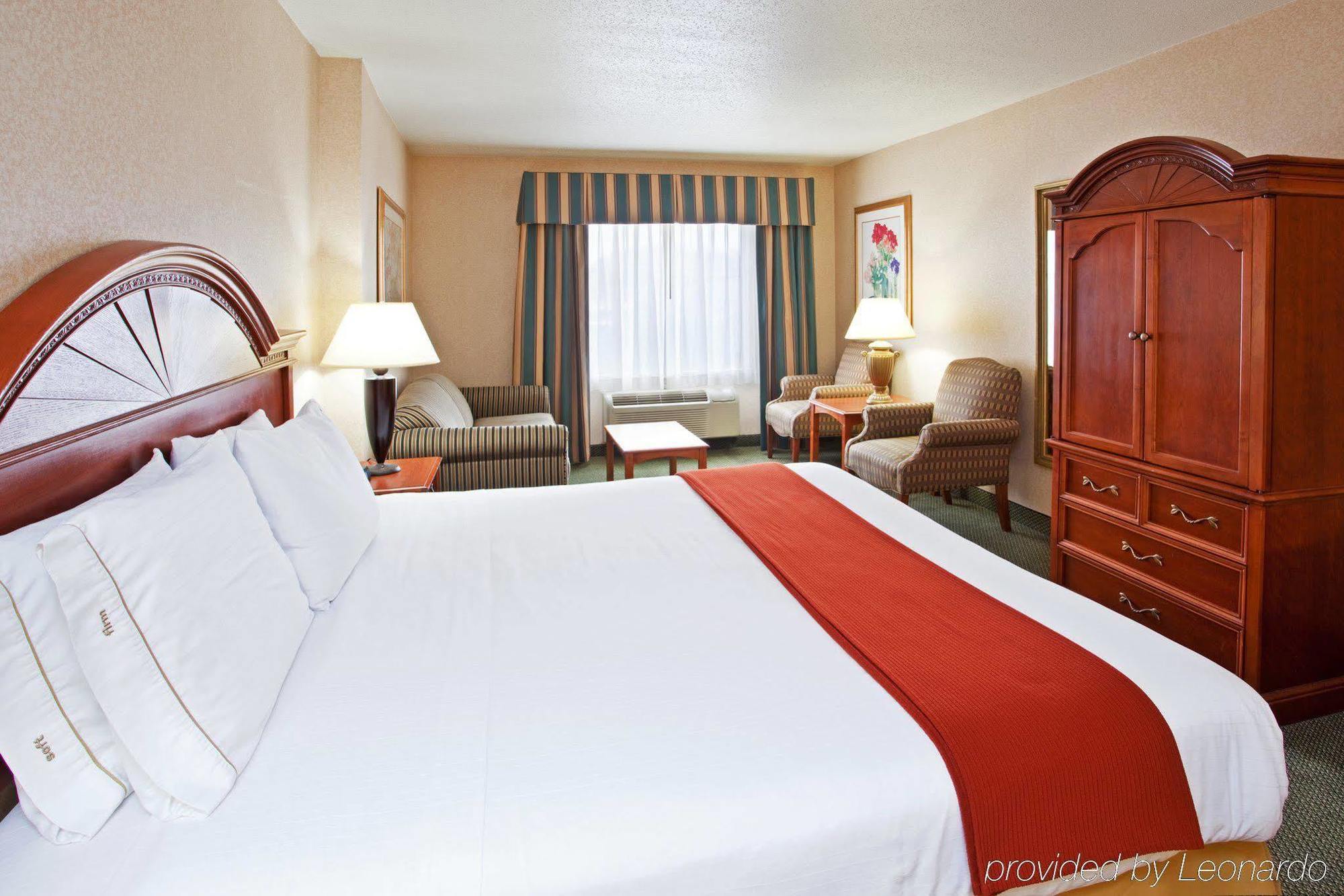 Holiday Inn Express Pittsburgh-Bridgeville By Ihg Room photo
