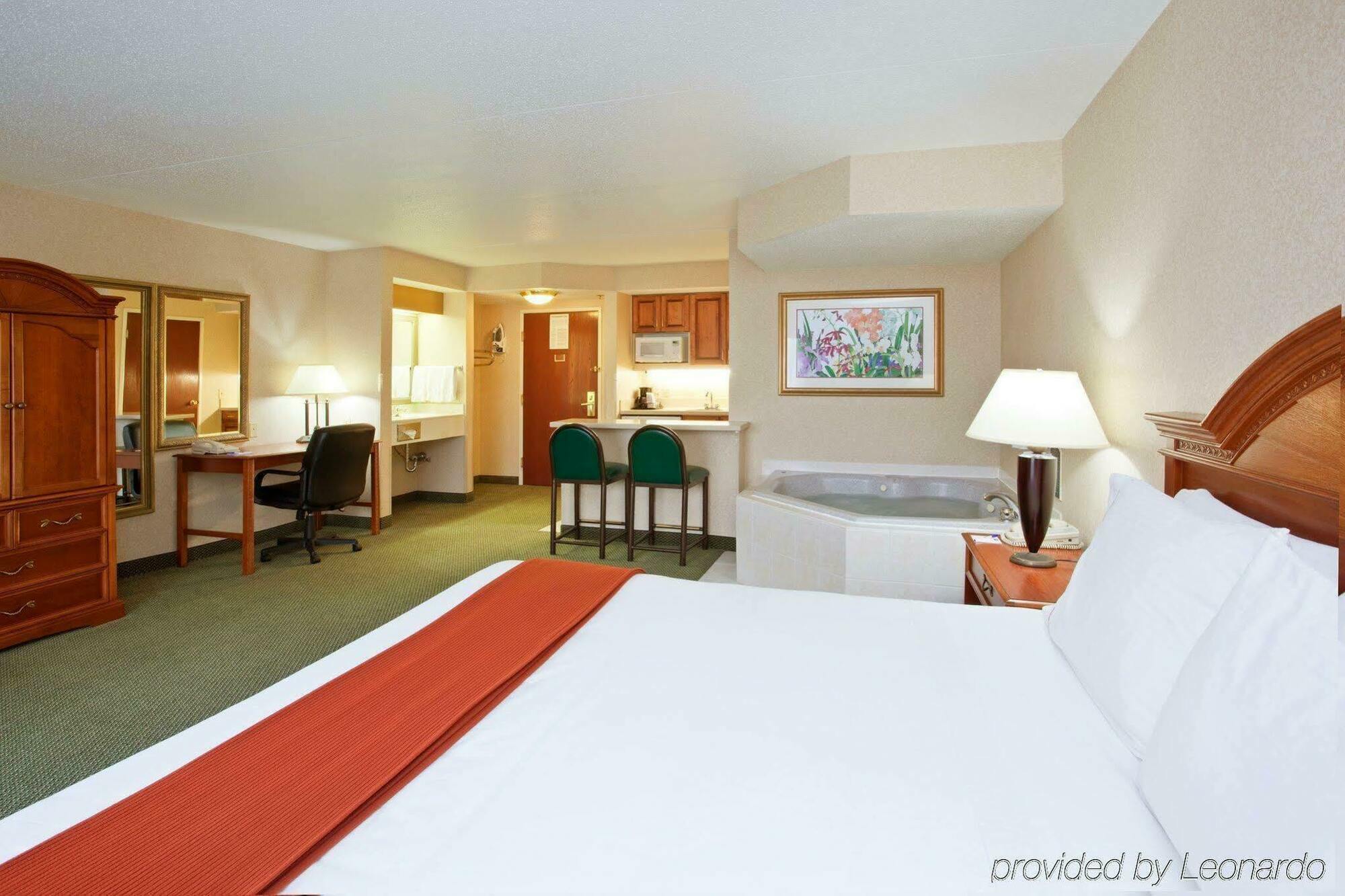 Holiday Inn Express Pittsburgh-Bridgeville By Ihg Exterior photo